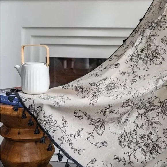 Elegant Cream Floral Curtain (6 panels) 79inch*59inch (200*150) - Picture 3 of 4